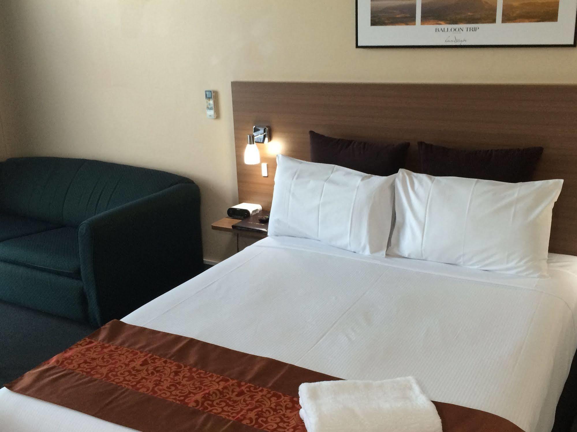 Motel The Select Ryde 4*
